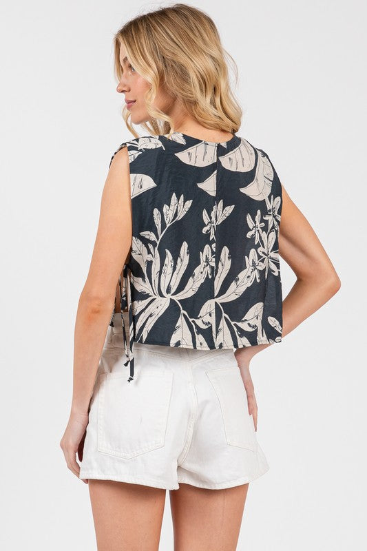 PRINT SLEEVELESS SIDE TIE AND SLIT DETAILED TOP
